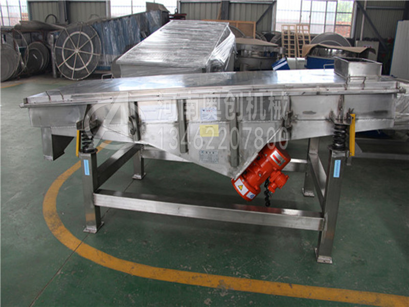 使用干性精制鹽篩分分級專用直線振動篩選機時應注意什么？