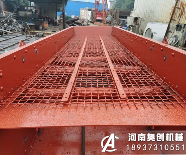 造成礦用粘土振動篩?篩網破損的原因和解決方法