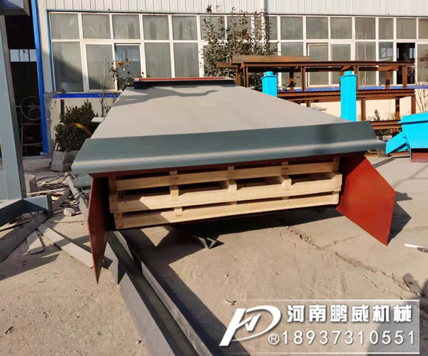 小型直線運動振動篩突然料跑邊一邊去是什么原因？